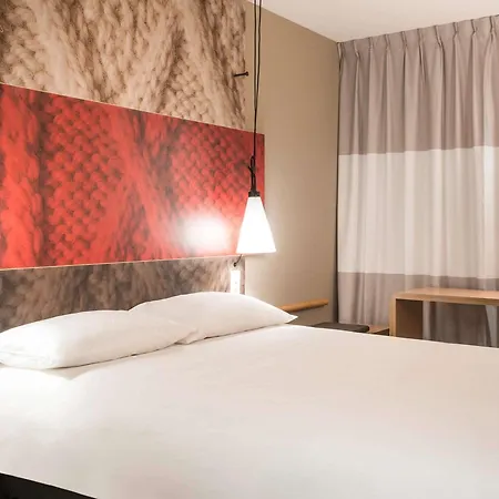 Ibis Am Dom 2*