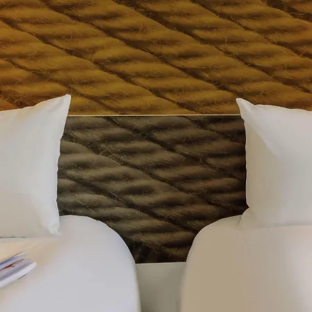 Ibis Am Dom 2*