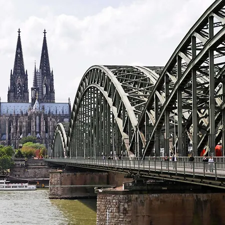 Ibis Am Dom 2* Cologne