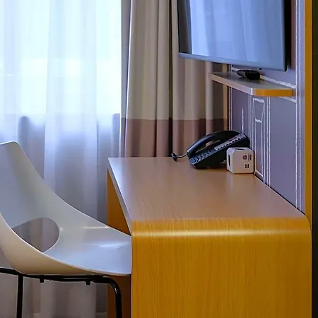 Ibis Am Dom Hotel 2*