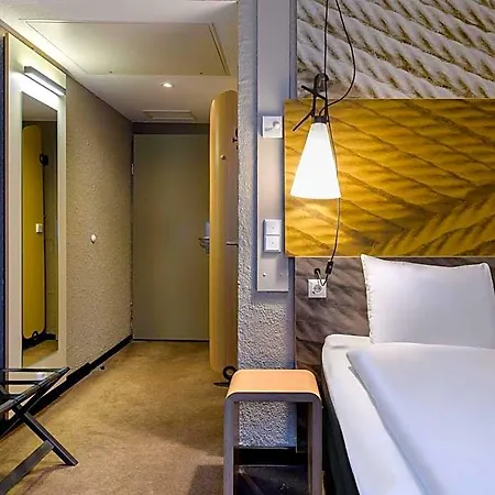 Ibis Am Dom 2*