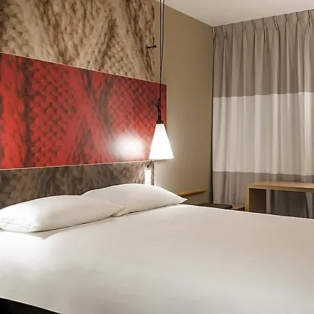 Hotell Ibis Am Dom 2*