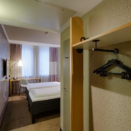 Ibis Am Dom Hotel 2*