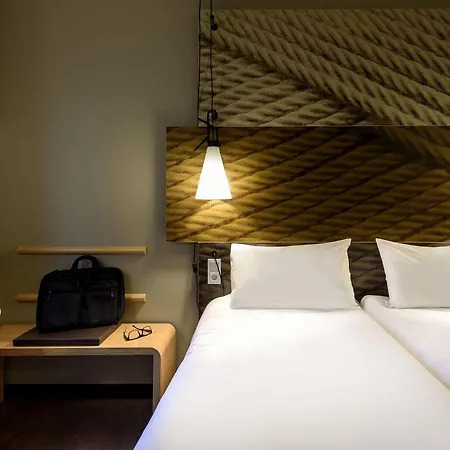 Ibis Am Dom 2*
