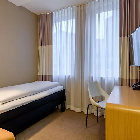 Ibis Am Dom 2*