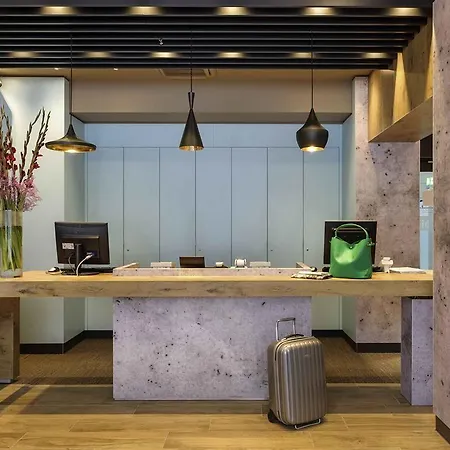 이비스 암 돔 호텔